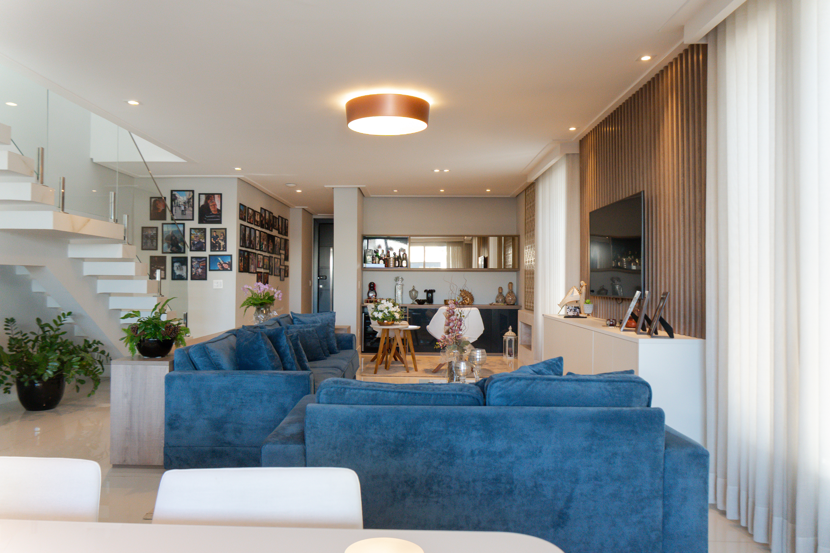 Casa Alto Padrão 323m² | 3 Suítes com Closet | Condomínio Mont Blanc