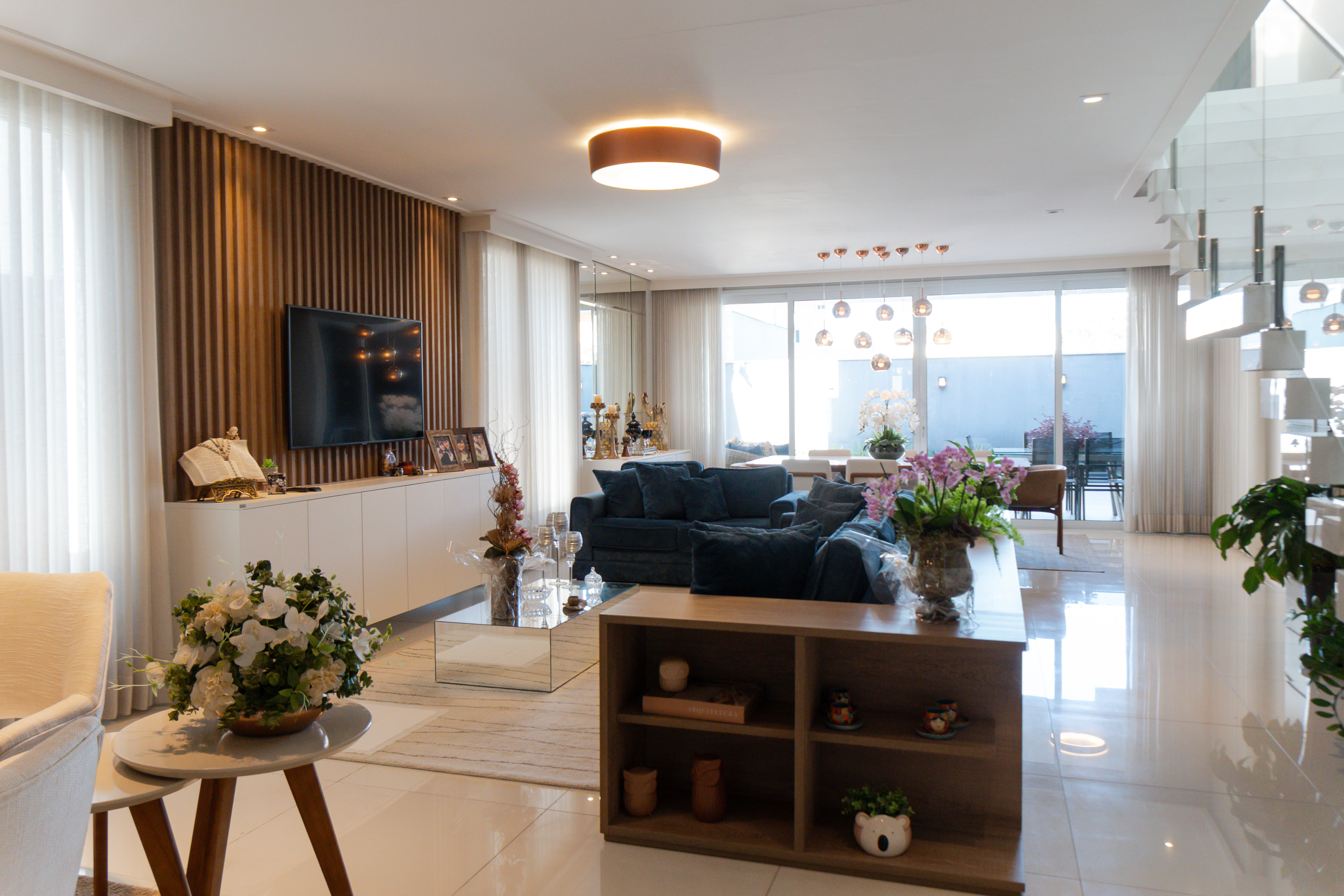 Casa Alto Padrão 323m² | 3 Suítes com Closet | Condomínio Mont Blanc