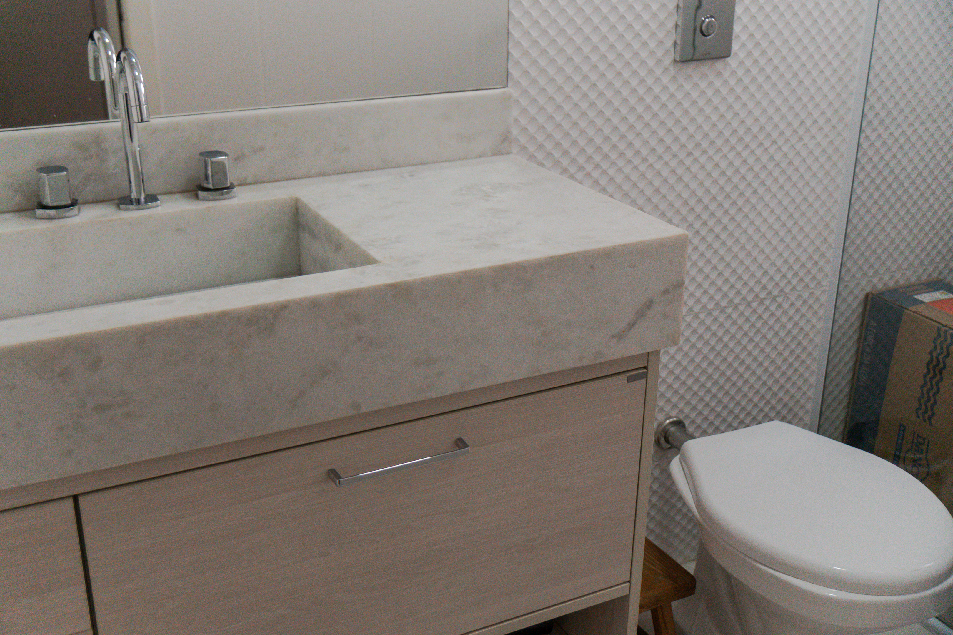 Casa em Condomínio 295m² | 4 Quartos (3 Suítes) | SPA Aquecido | Condomínio Colinas do Sol