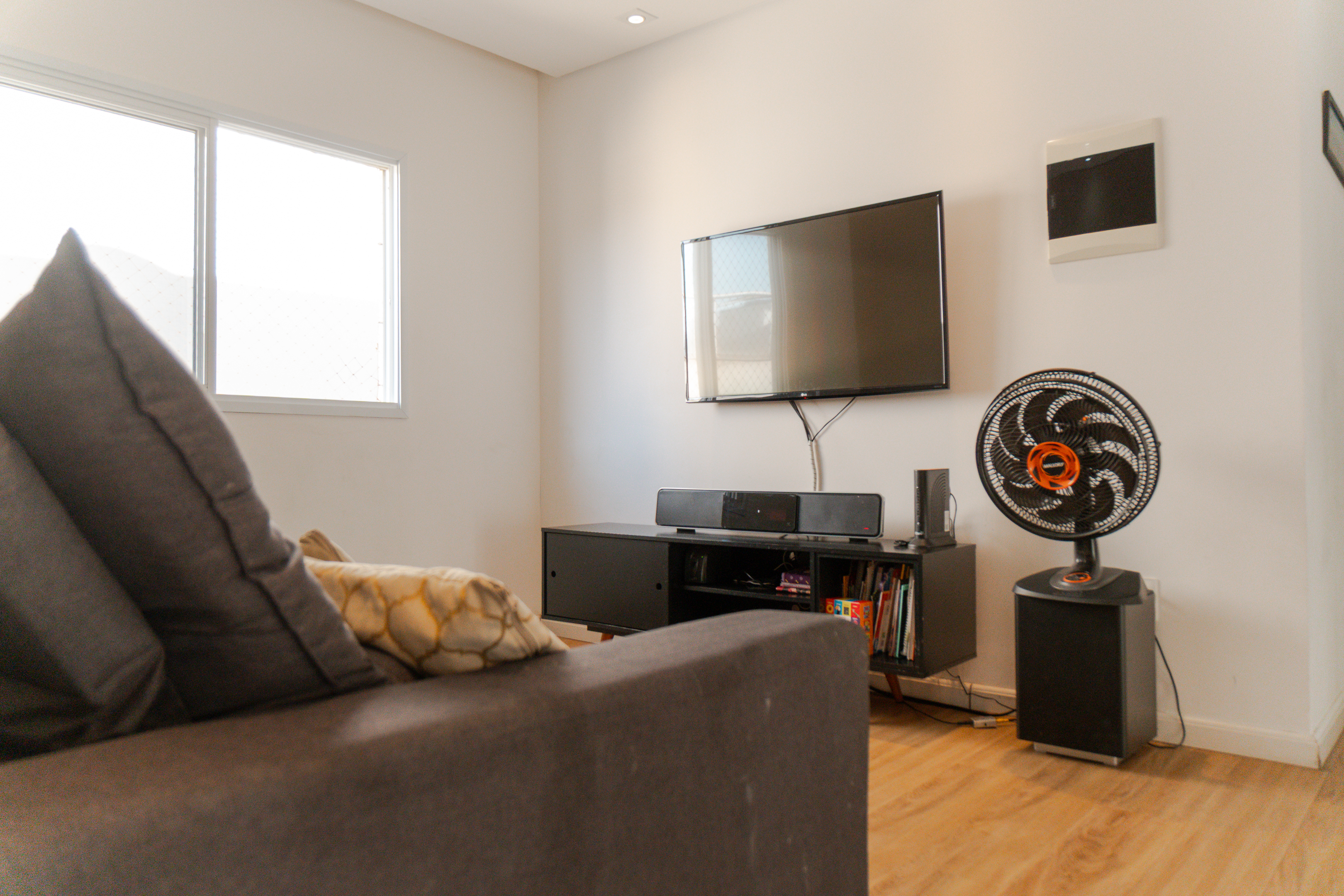 Casa em Condomínio 295m² | 4 Quartos (3 Suítes) | SPA Aquecido | Condomínio Colinas do Sol