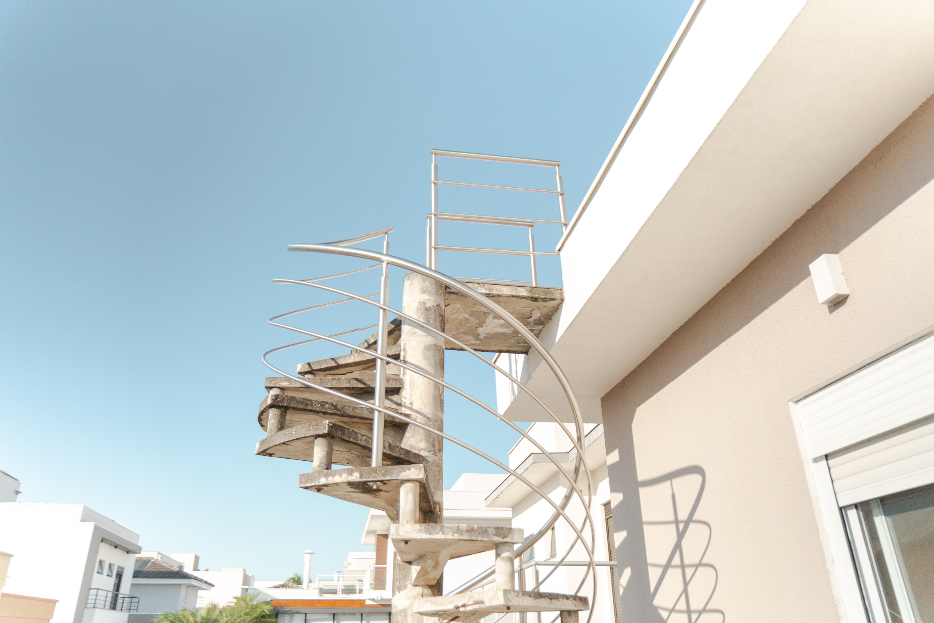 Casa em Condomínio 295m² | 4 Quartos (3 Suítes) | SPA Aquecido | Condomínio Colinas do Sol