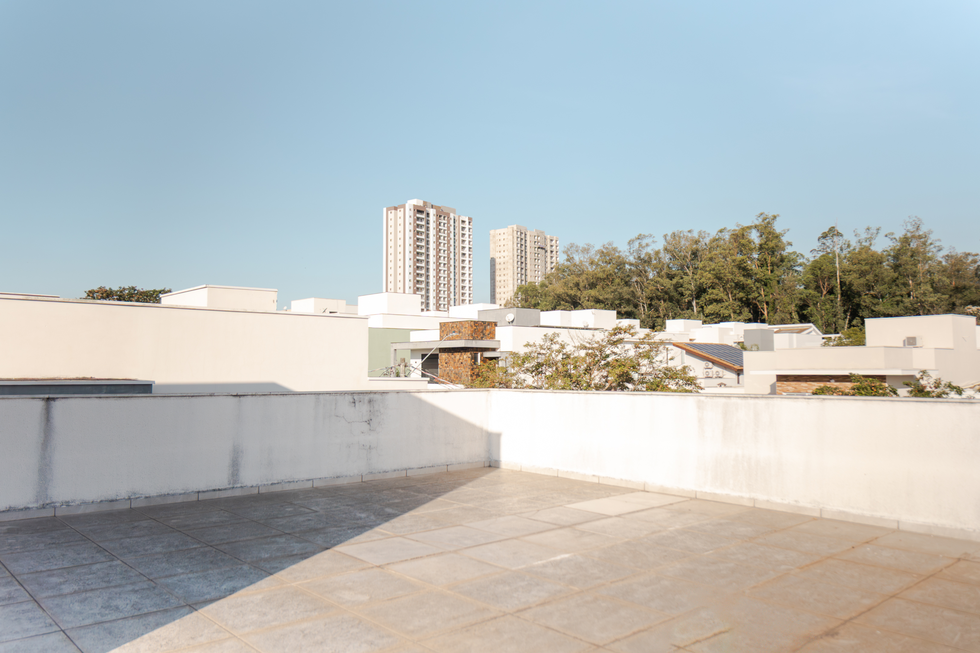 Casa em Condomínio 295m² | 4 Quartos (3 Suítes) | SPA Aquecido | Condomínio Colinas do Sol