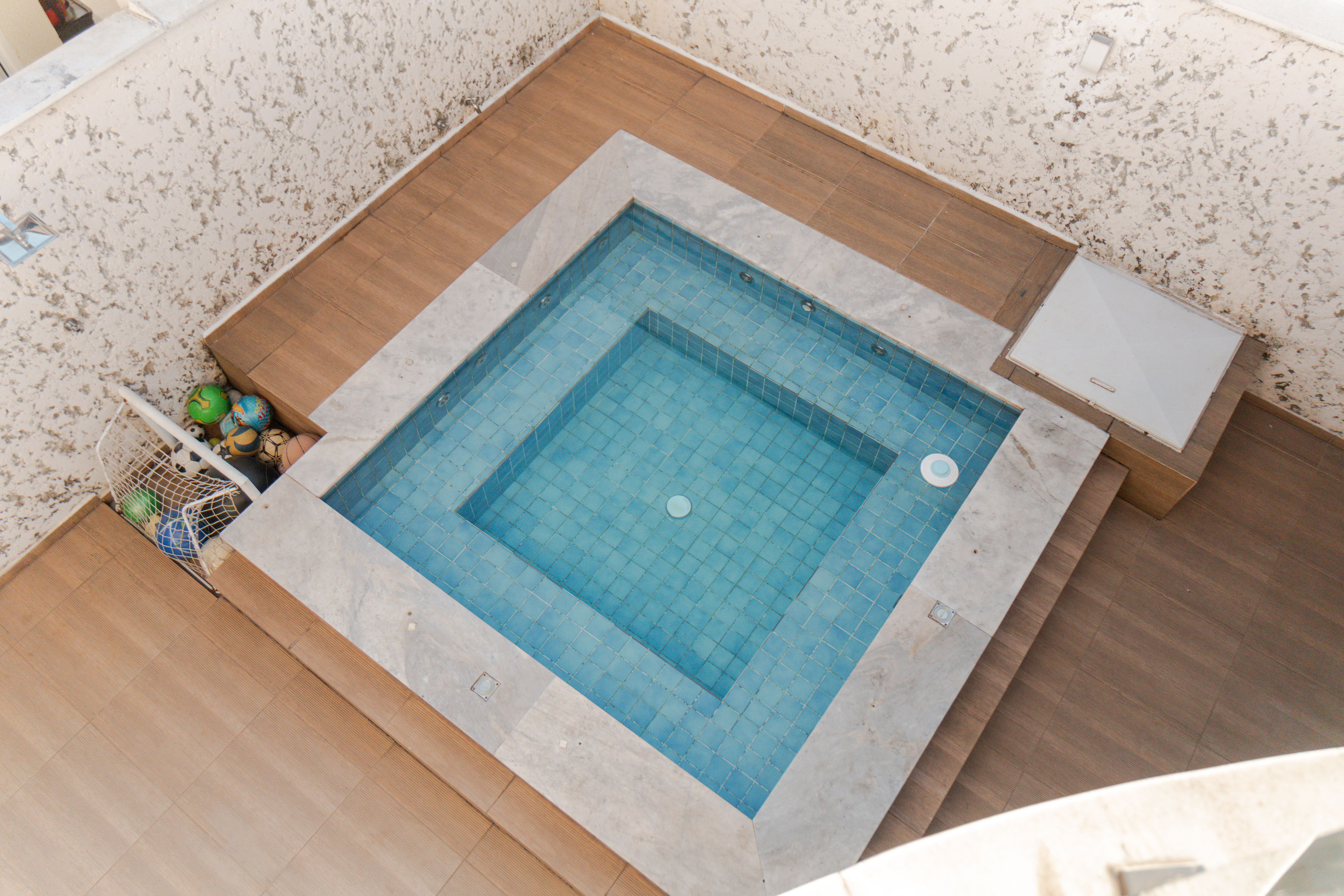 Casa em Condomínio 295m² | 4 Quartos (3 Suítes) | SPA Aquecido | Condomínio Colinas do Sol