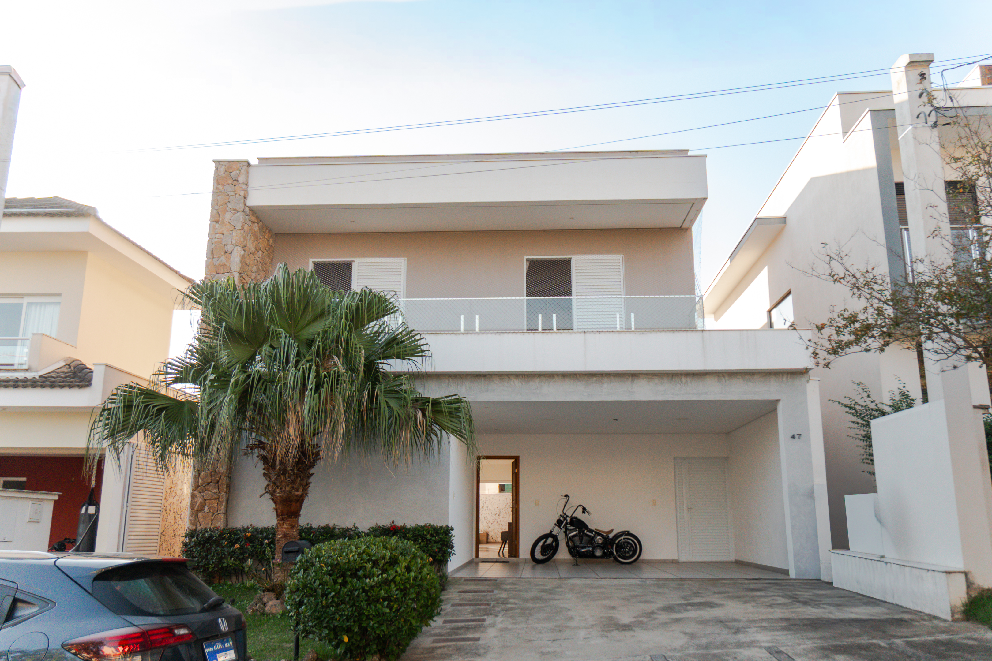 Casa em Condomínio 295m² | 4 Quartos (3 Suítes) | SPA Aquecido | Condomínio Colinas do Sol