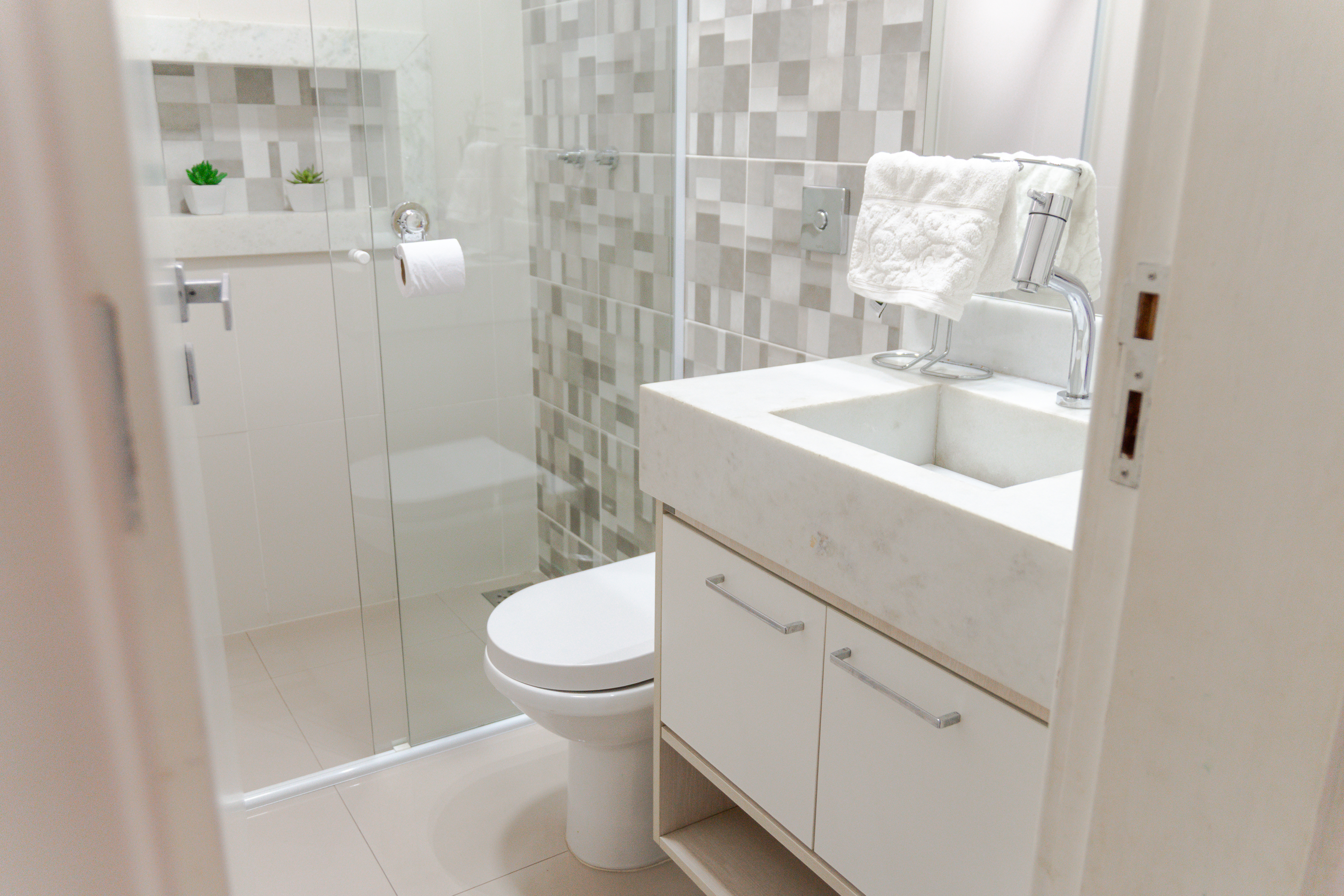 Casa em Condomínio 295m² | 4 Quartos (3 Suítes) | SPA Aquecido | Condomínio Colinas do Sol
