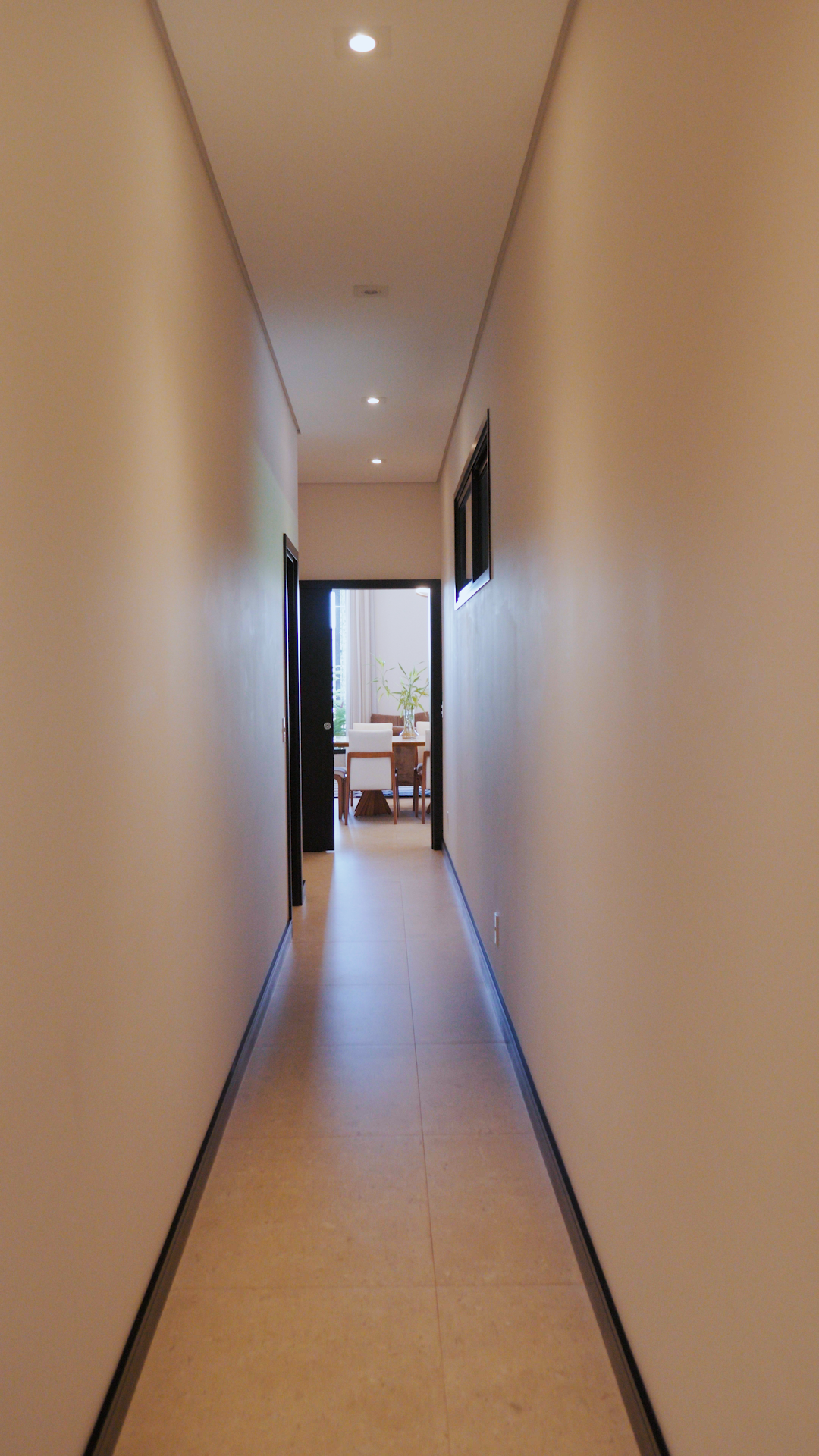 Casa 415m² | Terreno 1.140m² | 3 Suítes | Bar Subterrâneo Exclusivo | Condomínio Village Ipanema