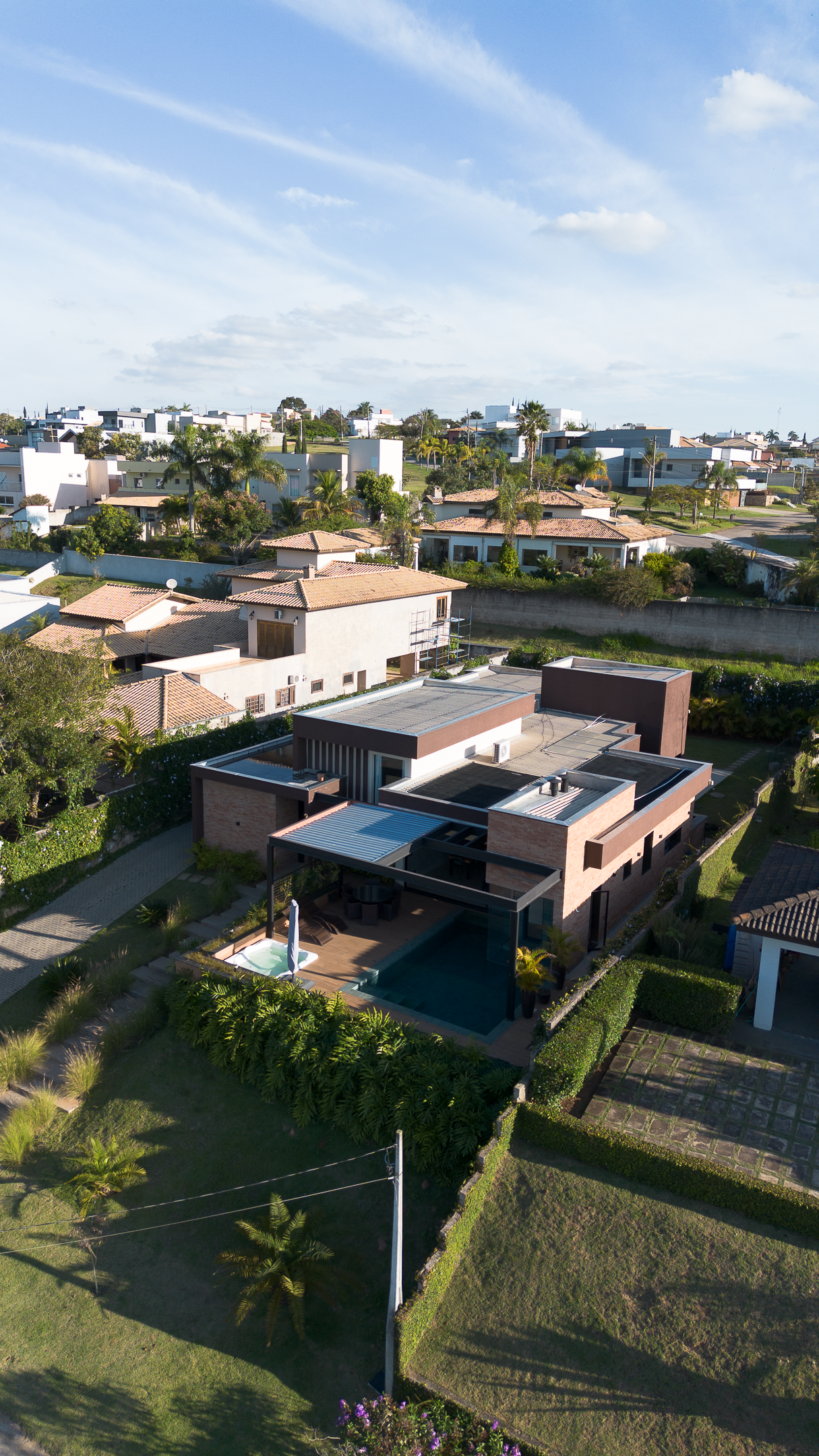 Casa 415m² | Terreno 1.140m² | 3 Suítes | Bar Subterrâneo Exclusivo | Condomínio Village Ipanema