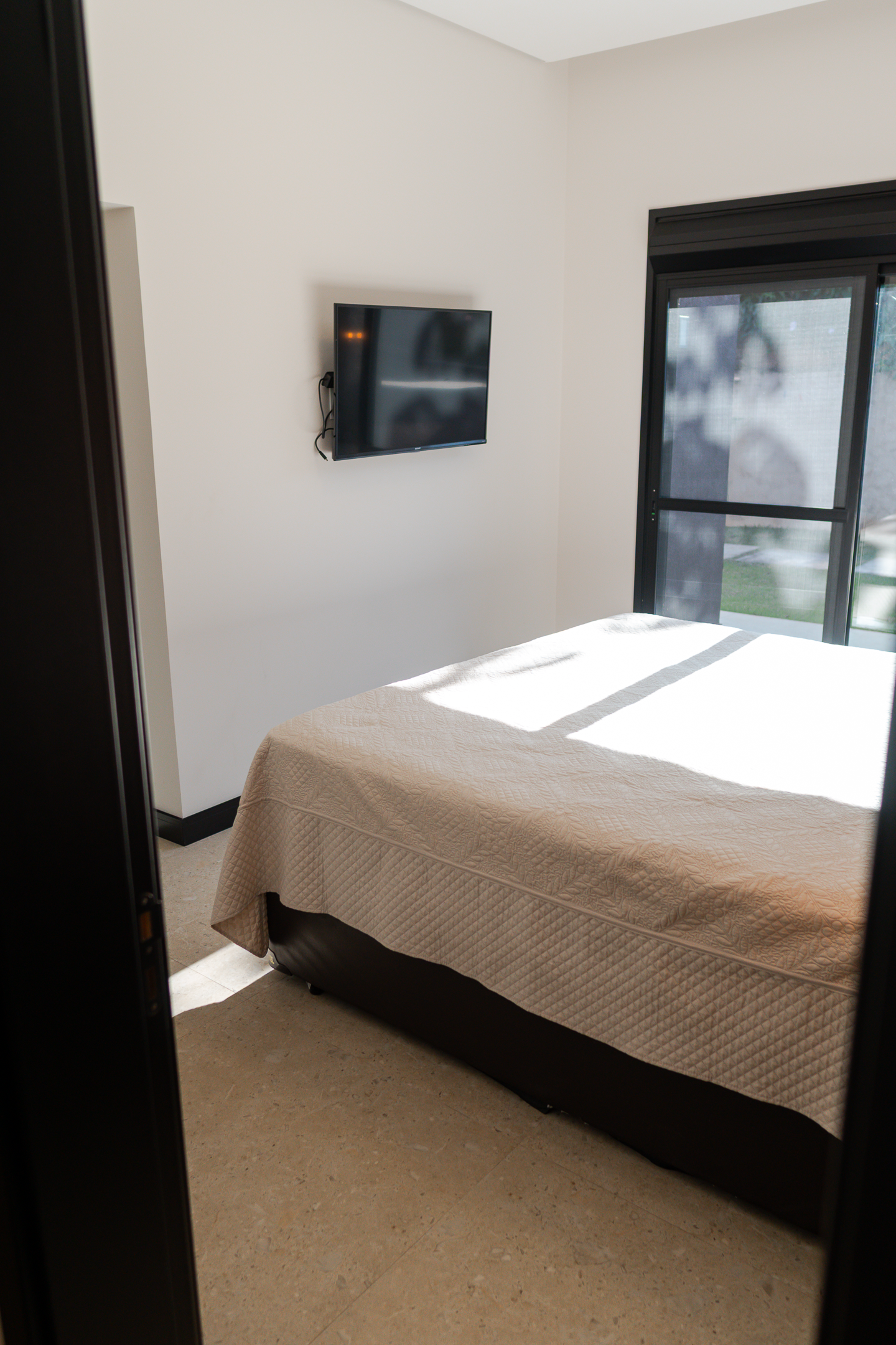 Casa 415m² | Terreno 1.140m² | 3 Suítes | Bar Subterrâneo Exclusivo | Condomínio Village Ipanema
