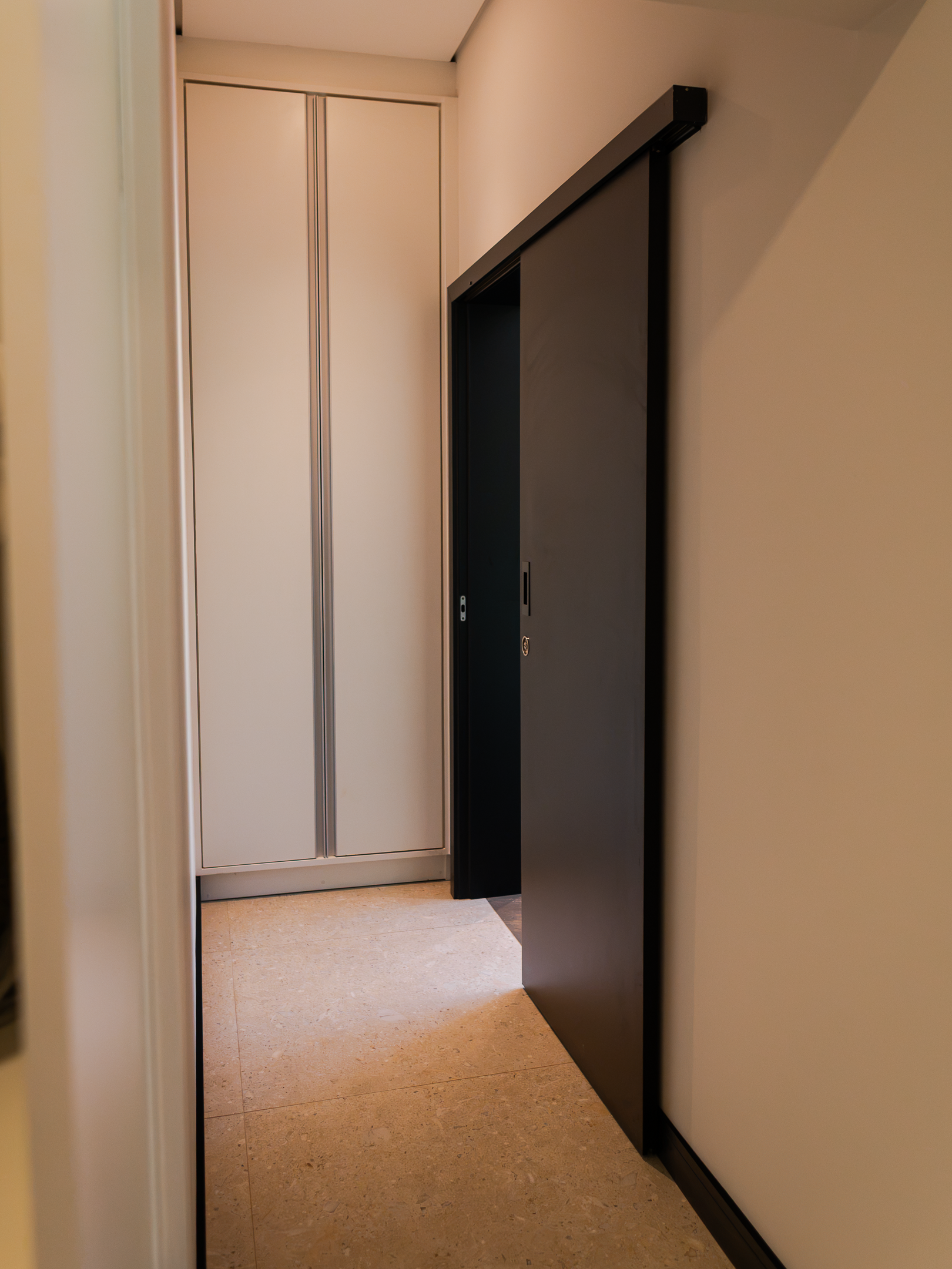 Casa 415m² | Terreno 1.140m² | 3 Suítes | Bar Subterrâneo Exclusivo | Condomínio Village Ipanema