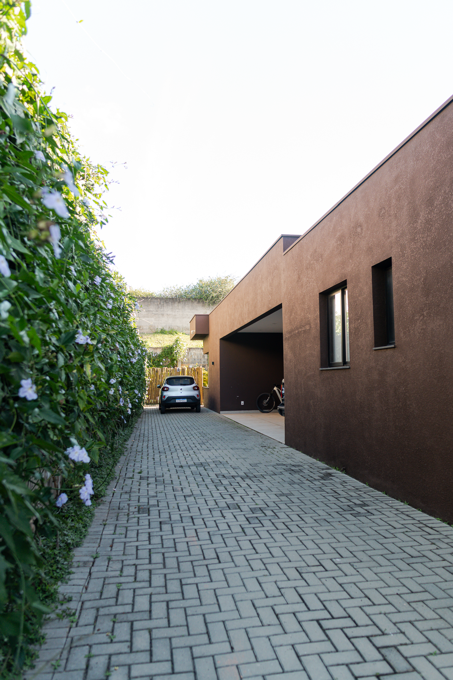 Casa 415m² | Terreno 1.140m² | 3 Suítes | Bar Subterrâneo Exclusivo | Condomínio Village Ipanema