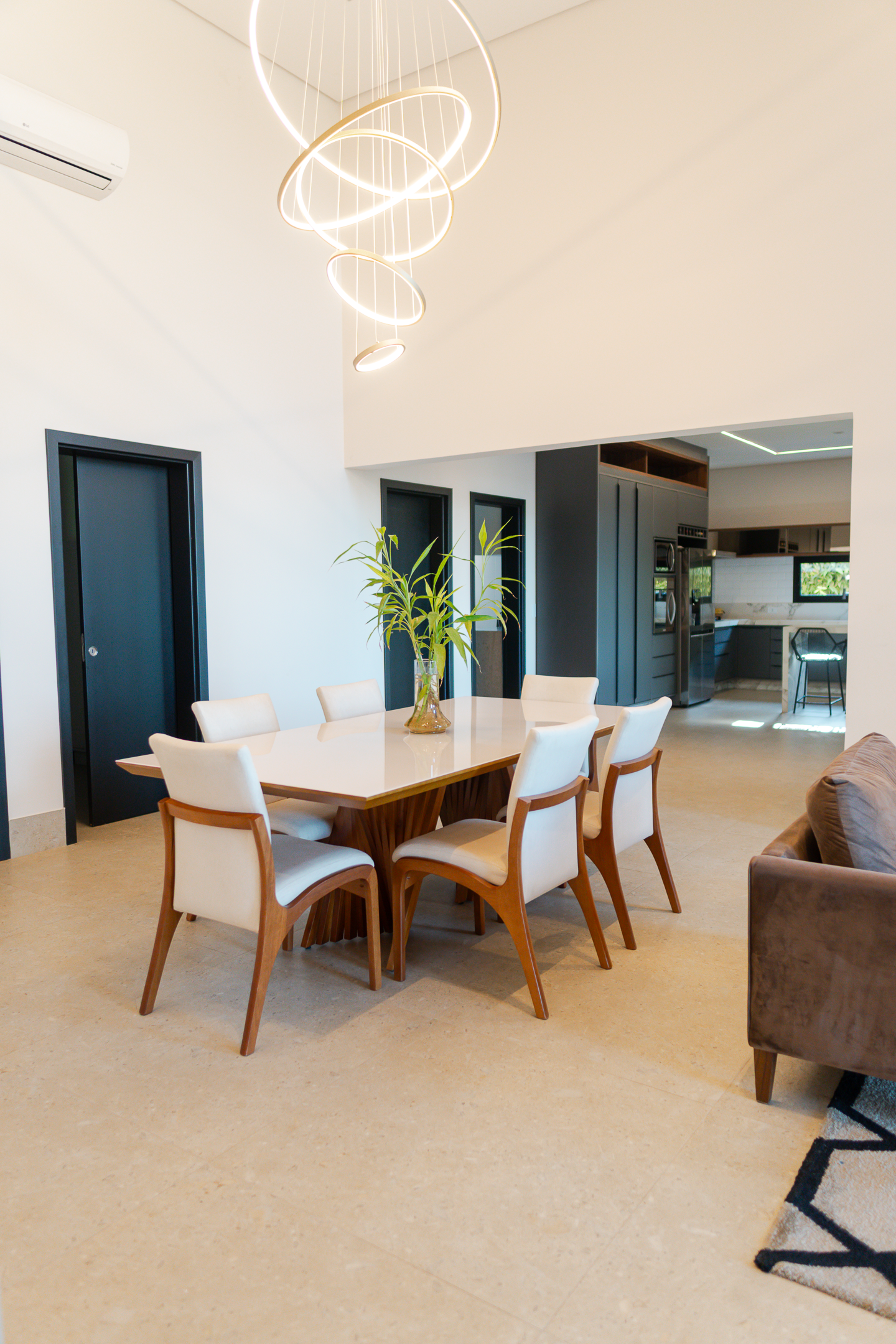 Casa 415m² | Terreno 1.140m² | 3 Suítes | Bar Subterrâneo Exclusivo | Condomínio Village Ipanema