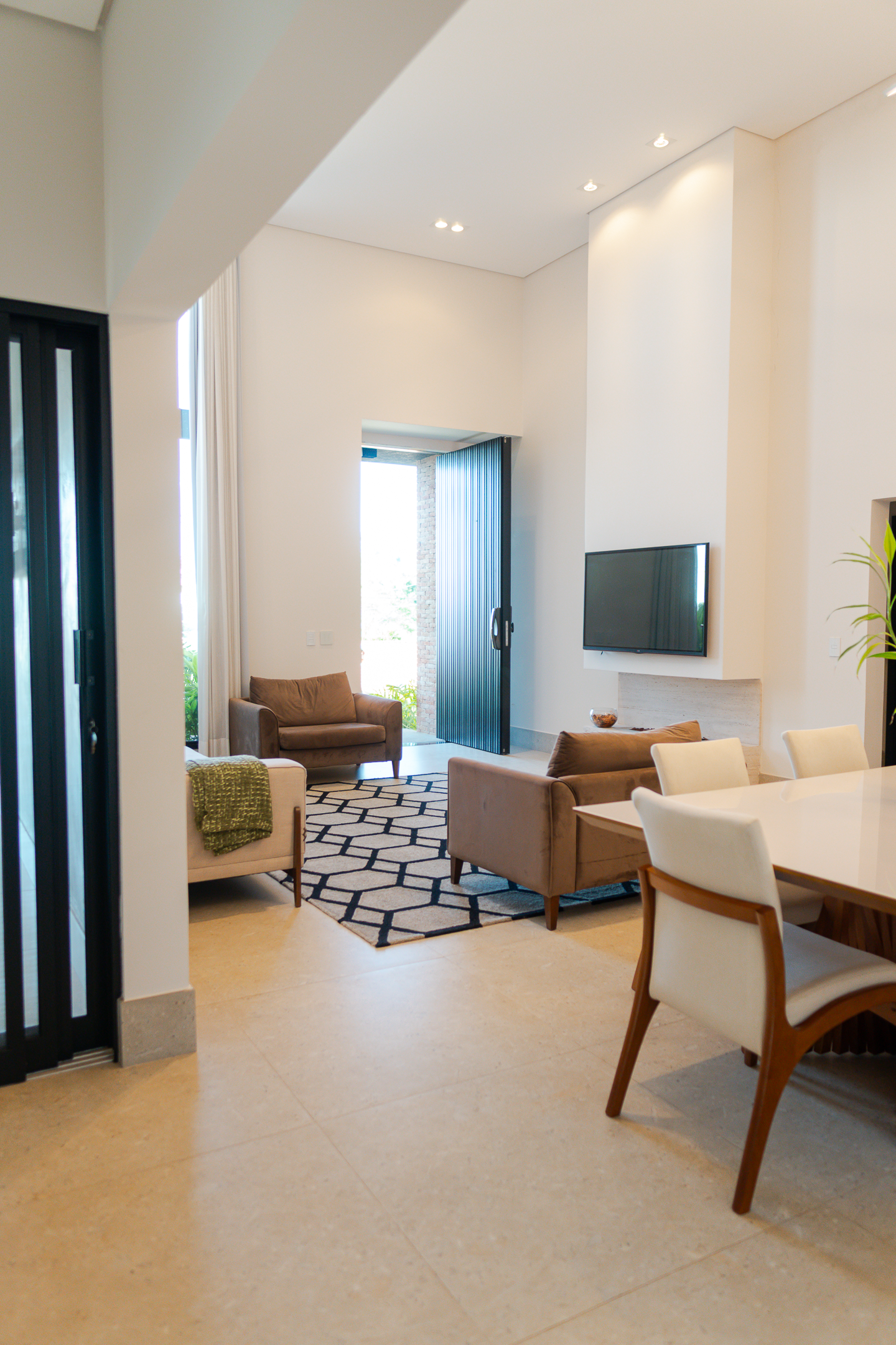 Casa 415m² | Terreno 1.140m² | 3 Suítes | Bar Subterrâneo Exclusivo | Condomínio Village Ipanema