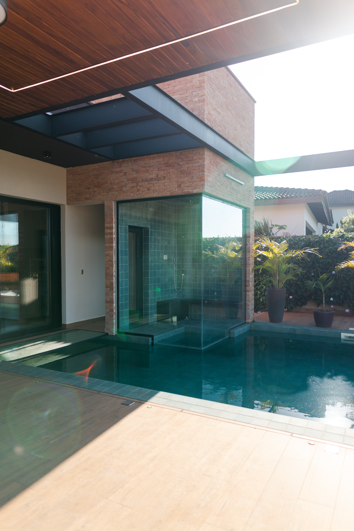 Casa 415m² | Terreno 1.140m² | 3 Suítes | Bar Subterrâneo Exclusivo | Condomínio Village Ipanema