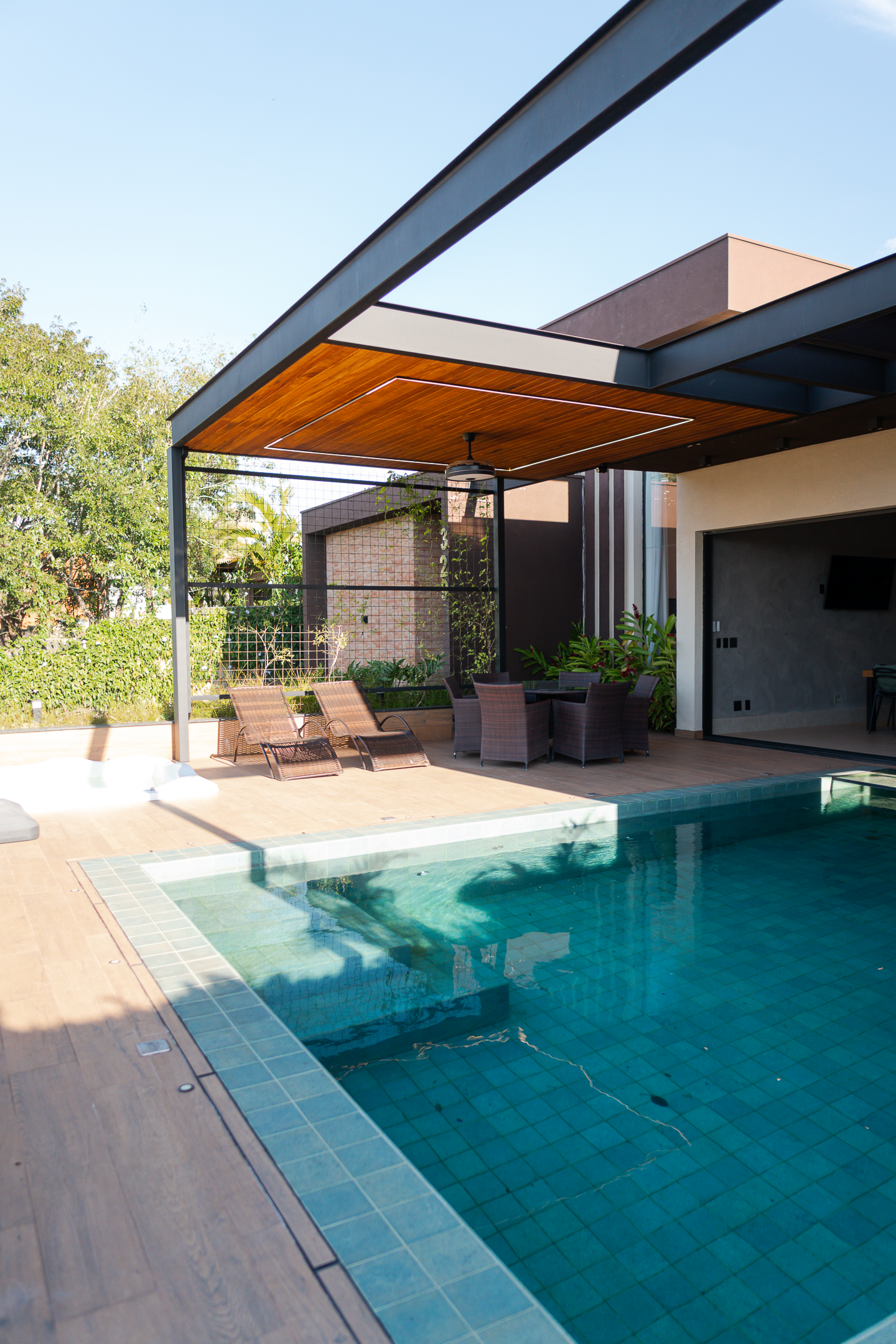 Casa 415m² | Terreno 1.140m² | 3 Suítes | Bar Subterrâneo Exclusivo | Condomínio Village Ipanema